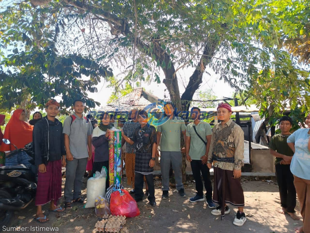 Pemdes Anyar, Dinas Sosial KLU, Baznas KLU dan masyarakat berikan bantuan pasca kebakaran Pemdes Anyar, Dinas Sosial KLU, Baznas KLU dan masyarakat berikan bantuan pasca kebakaran