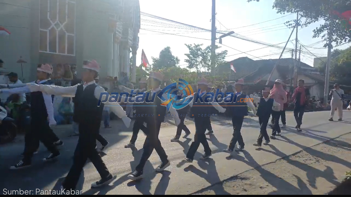 Ratusan Pelajar dan Warga Meriahkan Gerak Jalan HUT RI ke-81 di Kecamatan Jerowaru Ratusan Pelajar dan Warga Meriahkan Gerak Jalan HUT RI ke-81 di Kecamatan Jerowaru