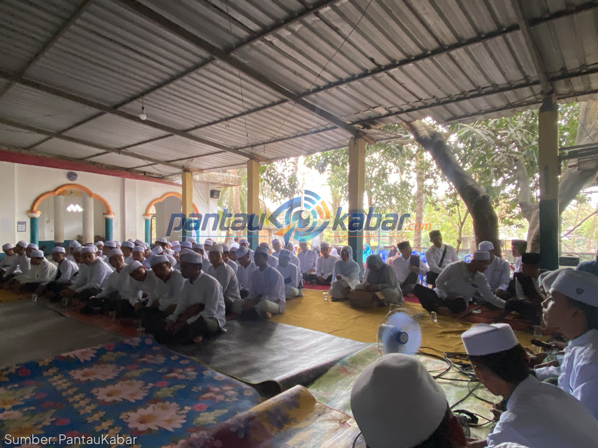 Meneladani Akhlak Mulia Rasulullah Jadi Tema Maulid di Ponpes Nurul Muttaqin Wakan Meneladani Akhlak Mulia Rasulullah Jadi Tema Maulid di Ponpes Nurul Muttaqin Wakan