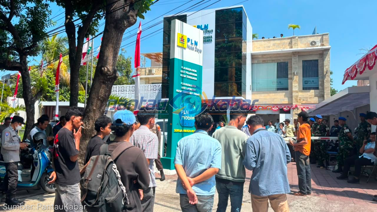 Barisan Aspirasi Rakyat (BARA NTB) Gelar Aksi Demonstrasi Soroti Bobroknya Manajemen PT PLN Nusa Daya NTB Barisan Aspirasi Rakyat (BARA NTB) Gelar Aksi Demonstrasi Soroti Bobroknya Manajemen PT PLN Nusa Daya NTB